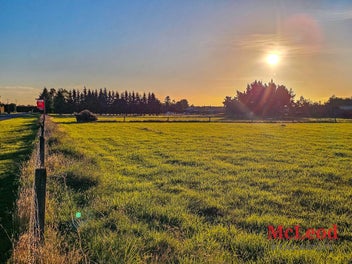 Discover the Perfect Blend of Rural Charm and Town
