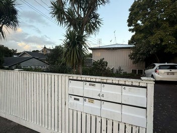Image 1 of 7