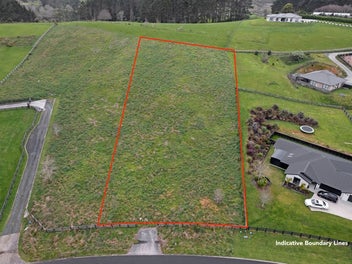 Freehold section of 3,709 sqm with plans!