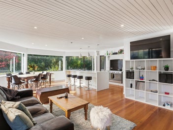 Dual Living Opportunity in a Private Setting