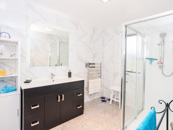 Spacious and stylish living in Waikiwi