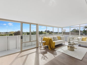 HOT Home-WARM Sunrooms-GOLD Views!
