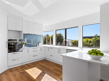 SPACE FOR EVERYONE - JUST MOVE IN & ENJOY