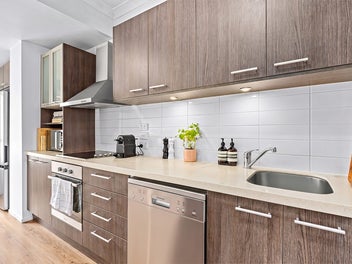 2 Bed, 2 Bath, 2 Cars!