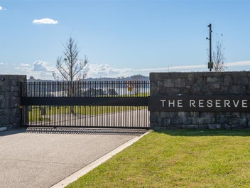 Luxury Lifestyle - Sea Views!