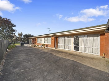 Brick & Tile & Large Games Room!