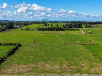 Peaceful 1.1 ha Near Coast & Marina