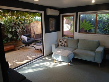 Image 1 of 7