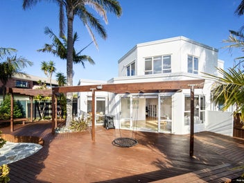 Sun-Filled Home – Walk to Marina View School!