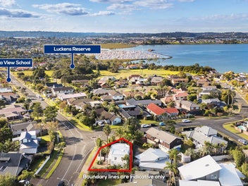 Sun-Filled Home – Walk to Marina View School!