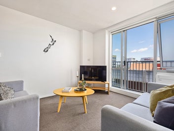 Sky-High Harbour Side
