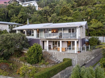 Harbour Views & Elevated Living