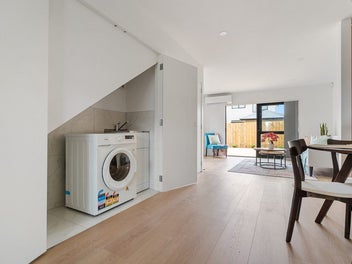 LAST ONE AVAILABLE! - MANGERE BRIDGE