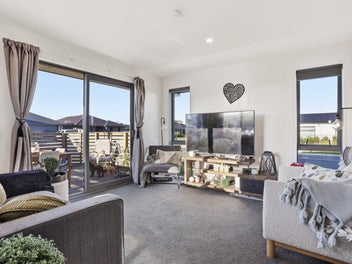 Dual Living or Dual Income - Modern Woodend Duplex