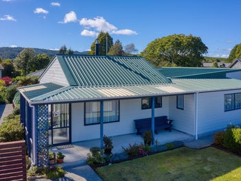 Townhouse + Garages Bonanza