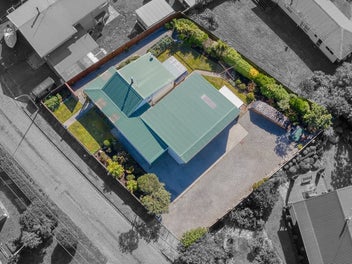 Townhouse + Garages Bonanza