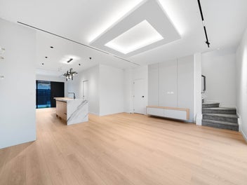 Modern Living: Designer Kitchen, Great Locatio...