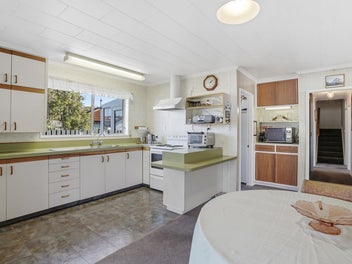 Super-Sized Living in Convenient Location!