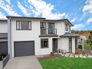 Stylish Terrace Living in the Heart of Botany!