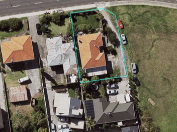 SPACIOUS HOME + 620M² THAB ZONE = OPTIONS