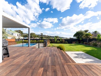 Space, Scale and a Front Row Estuary Setting