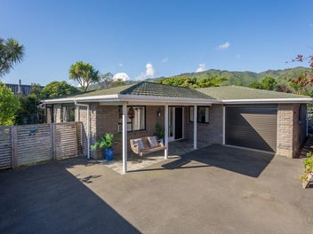 Fresh, Easy-Care & Ideally Located