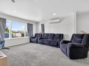 Family living with space, comfort & extras