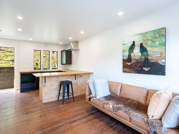 Chic One-Bedroom Retreat - Elevated Rural Outlook