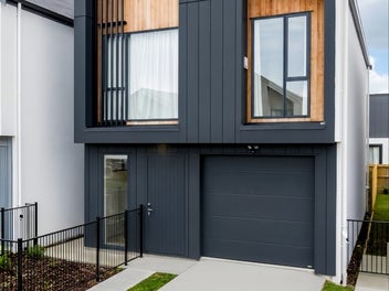 Must Sell! Near-New Standalone Family Home
