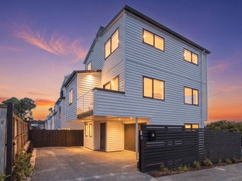 Freehold Free Standing and All the space you need.