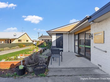 A Warm & Central Townhouse!