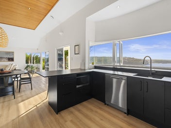 Modern Coastal Living, Elevated and Refined