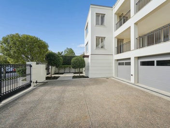 EXCLUSIVE LUXURY LIVING ON ARNEY – DGZ!