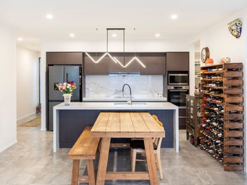Spacious Living | Walk to The Landing