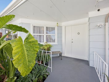 Marlborough Avenue Gold - Owners Leaving Auckland