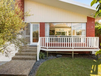 Renovated Cul-de-Sac Living
