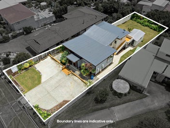 Supersized Family Living with Sea Views!