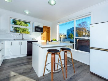 * UNDER OFFER * Prime City Fringe Location