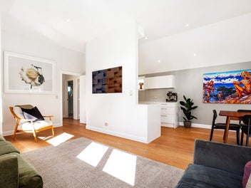CITY FRINGE CLASSIC CHARM WITH MODERN UPGRADES