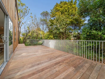 Must see 3 bed + car park with great section