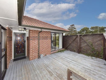Six Car Garaging on 981 M2 of Land !