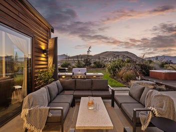 Immaculate, Sun-Filled and Easy Living