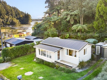 A Little Cottage. A Big Opportunity. FREEHOLD
