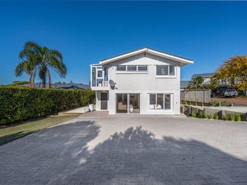 BEST LOCATION, BEST SCHOOLS AND BEST PRICE!