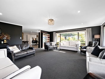 A Sunny, Private, Spacious Entertainer’s...