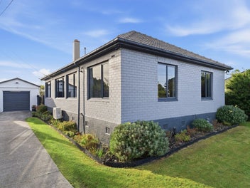 Sunny, modern & move-in ready!