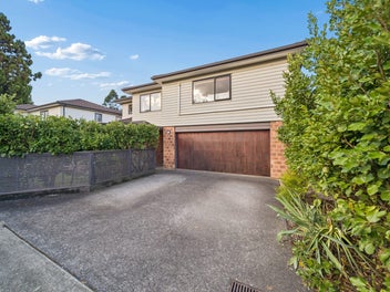 Hidden FREEHOLD 5-beddy Gem-BIG! PRIVATE! PERFECT!