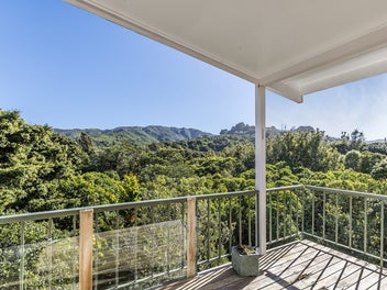MID-CENTURY POTENTIAL | BEO $775,000