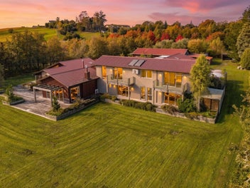 Mahana Magic with Guest Loft and Cottage