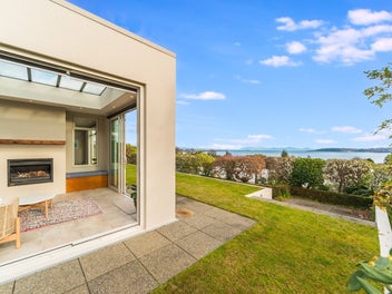 Grand Living with Unrivalled Lake & Mountain Vista